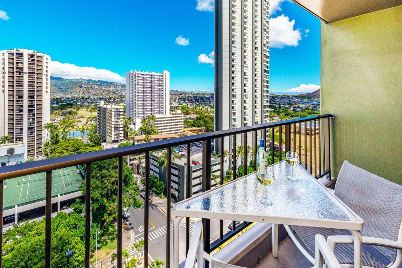 Mountain Views & Steps To Beach - Free Parking! Honolulu Buitenkant foto